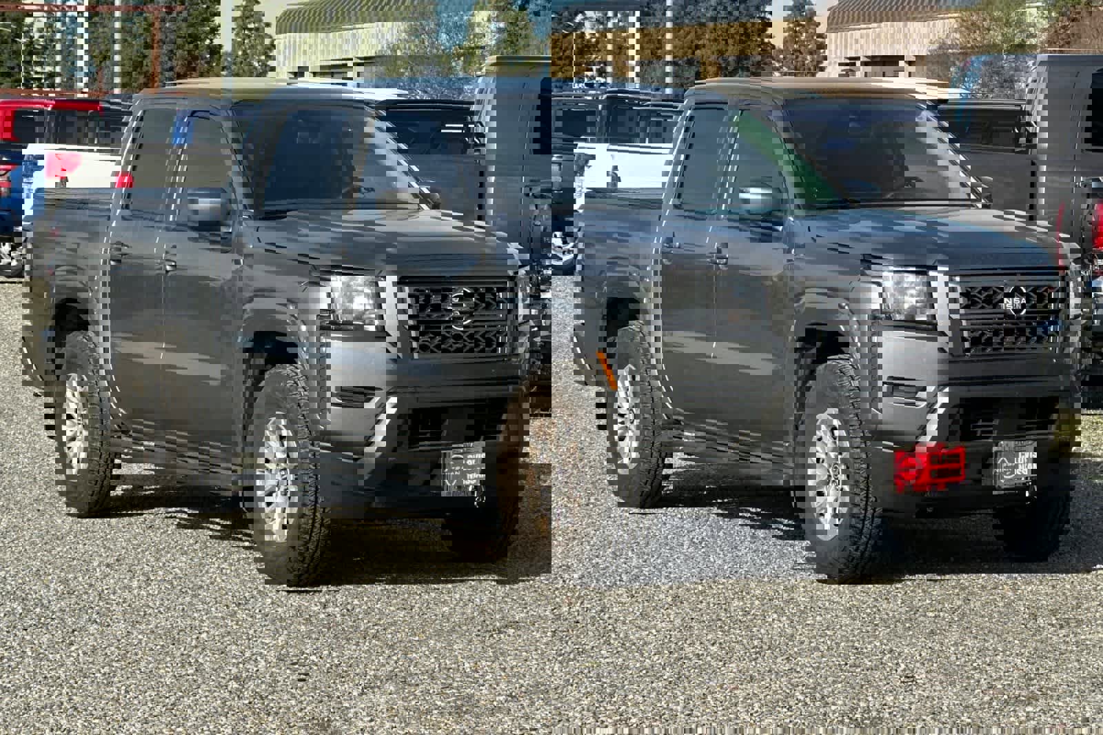 Used 2024 Nissan Frontier SV image 10