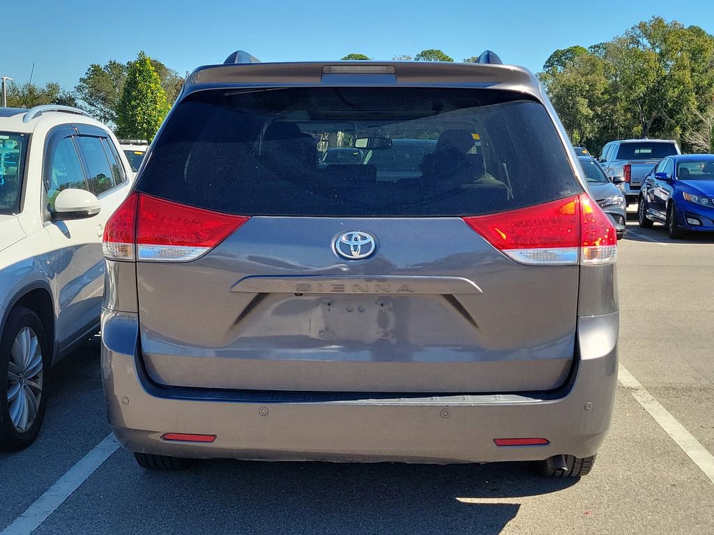 Used 2014 Toyota Sienna XLE image 5