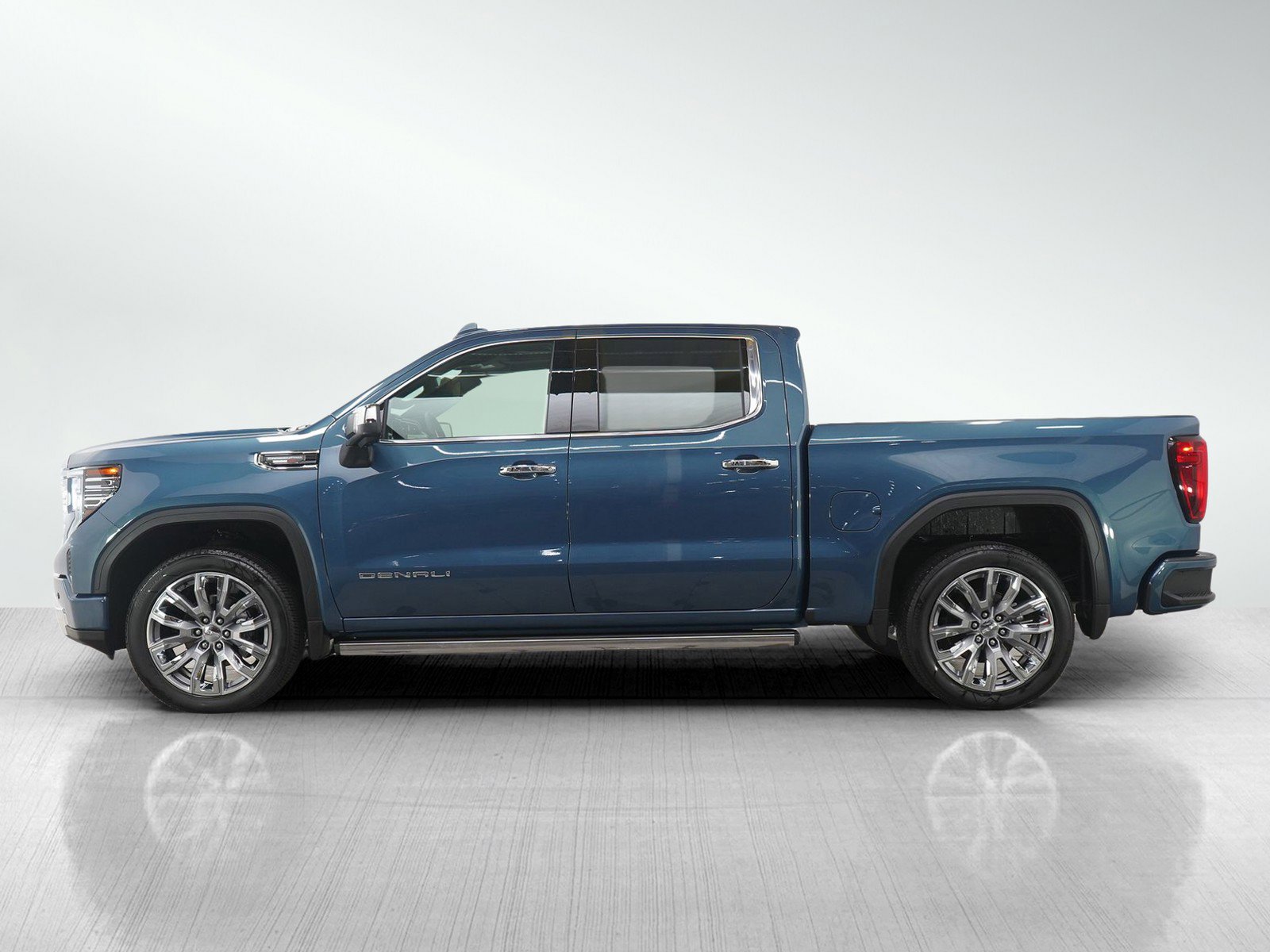 Used 2025 GMC Sierra 1500 Denali w/ Denali Reserve Package AWD/4WD image 3