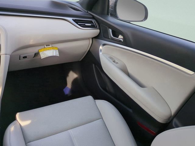 Certified 2025 Genesis G70 2.5T AWD/4WD image 12