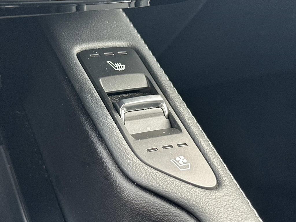 Used 2025 Kia Telluride SX w/ SX Captain's Chair Package image 28