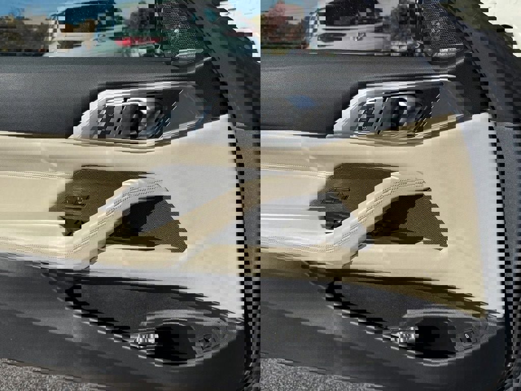 Used 2023 BMW M4 xDrive Competition w/ Executive Package image 16