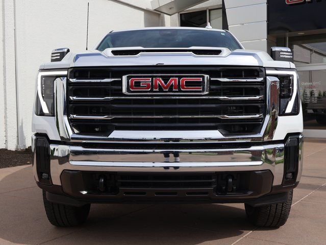 Used 2025 GMC Sierra 2500 SLT AWD/4WD image 3