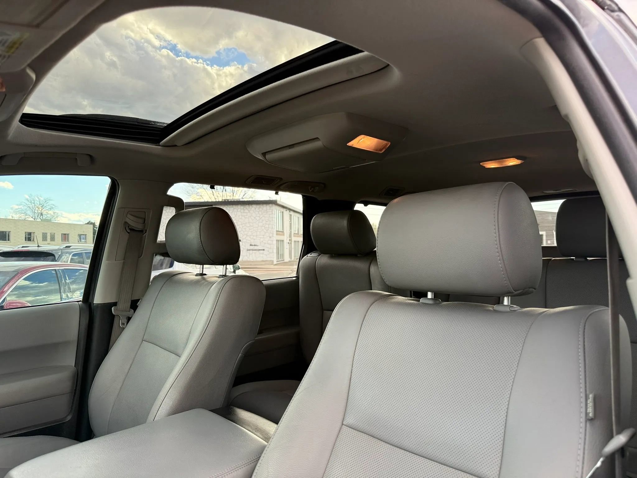 Used 2014 Toyota Sequoia Platinum w/ Preferred Accessory Package AWD/4WD image 13
