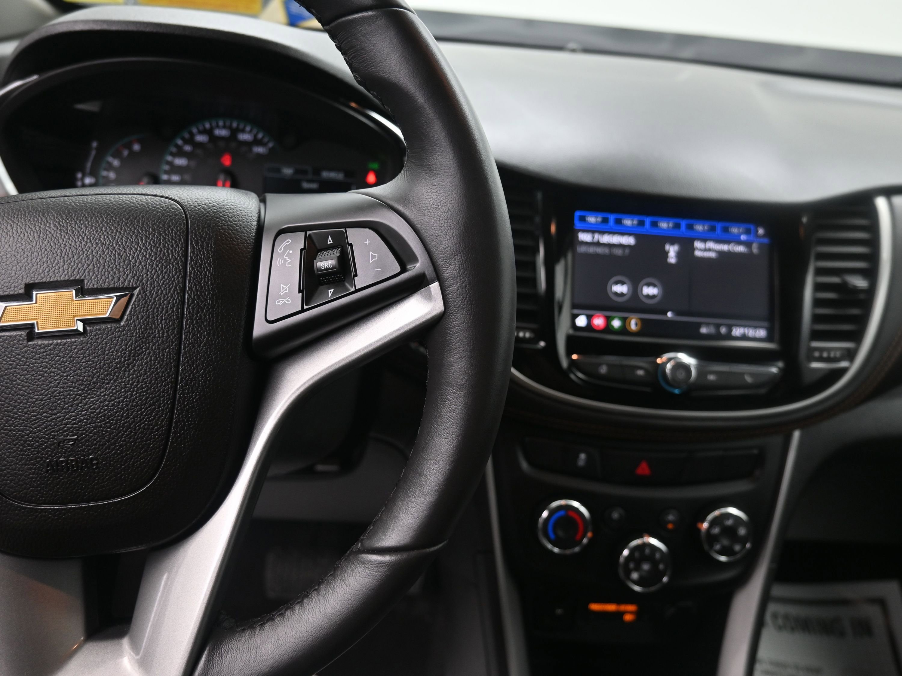 Used 2022 Chevrolet Trax LT w/ LT Convenience Package image 20