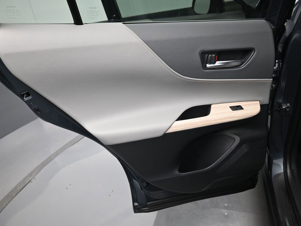Certified 2024 Toyota Venza XLE image 31
