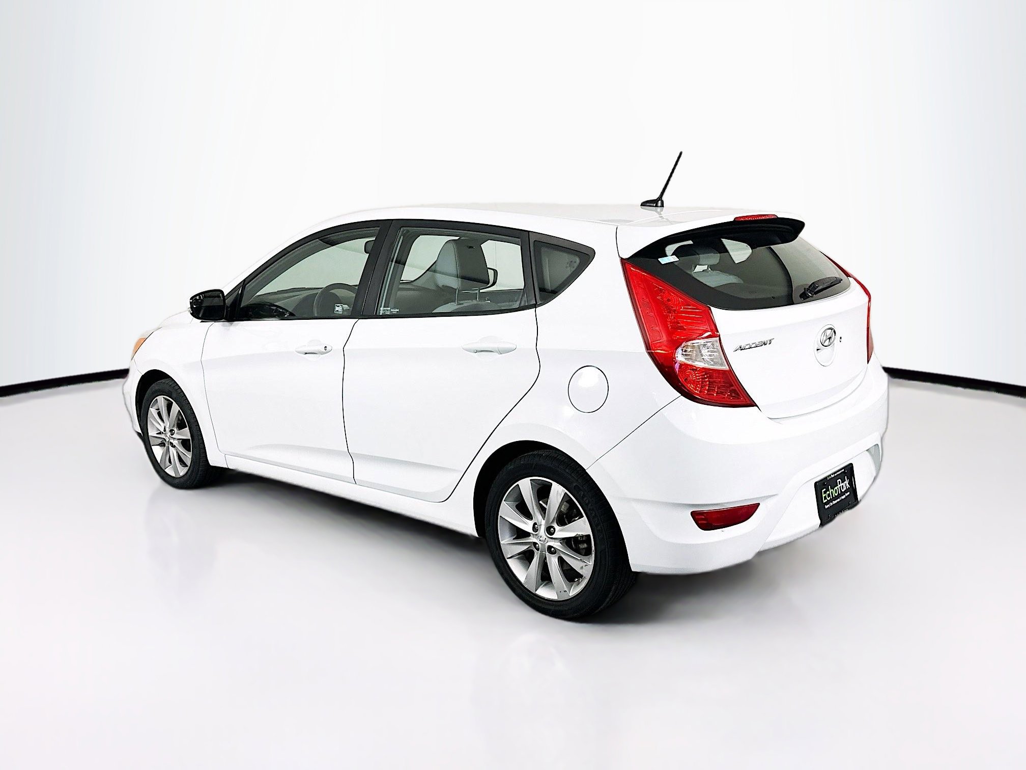 Used 2014 Hyundai Accent SE image 5