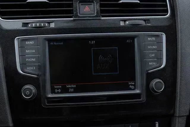 Used 2016 Volkswagen GTI SE w/ Lighting Package (SEL) image 34