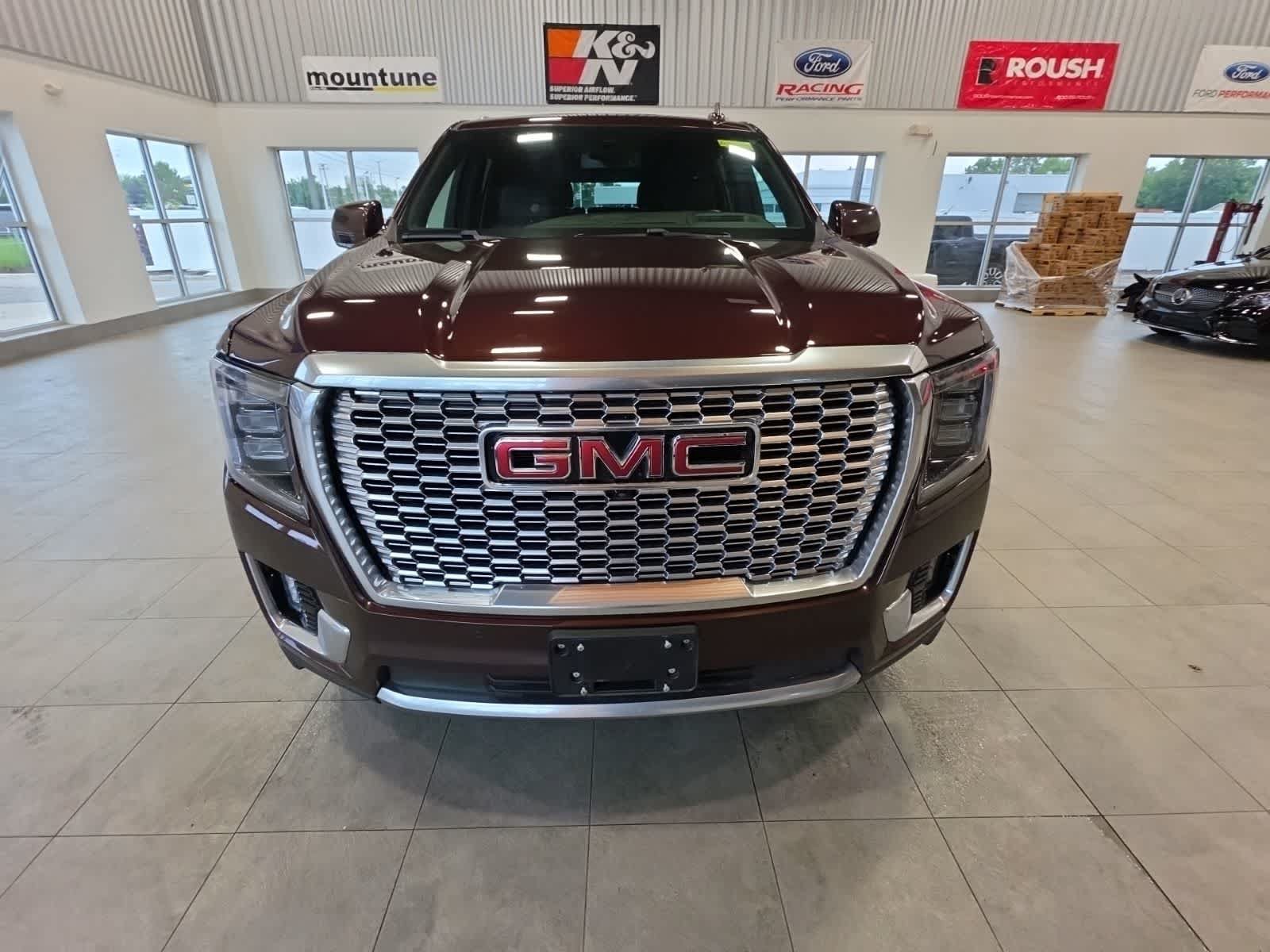 Used 2023 GMC Yukon XL Denali AWD/4WD image 3