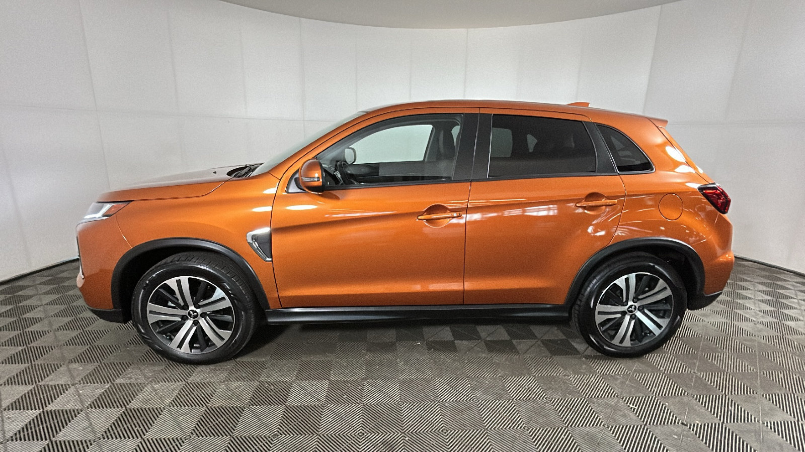 Used 2025 Mitsubishi Outlander Sport SE AWD/4WD image 5