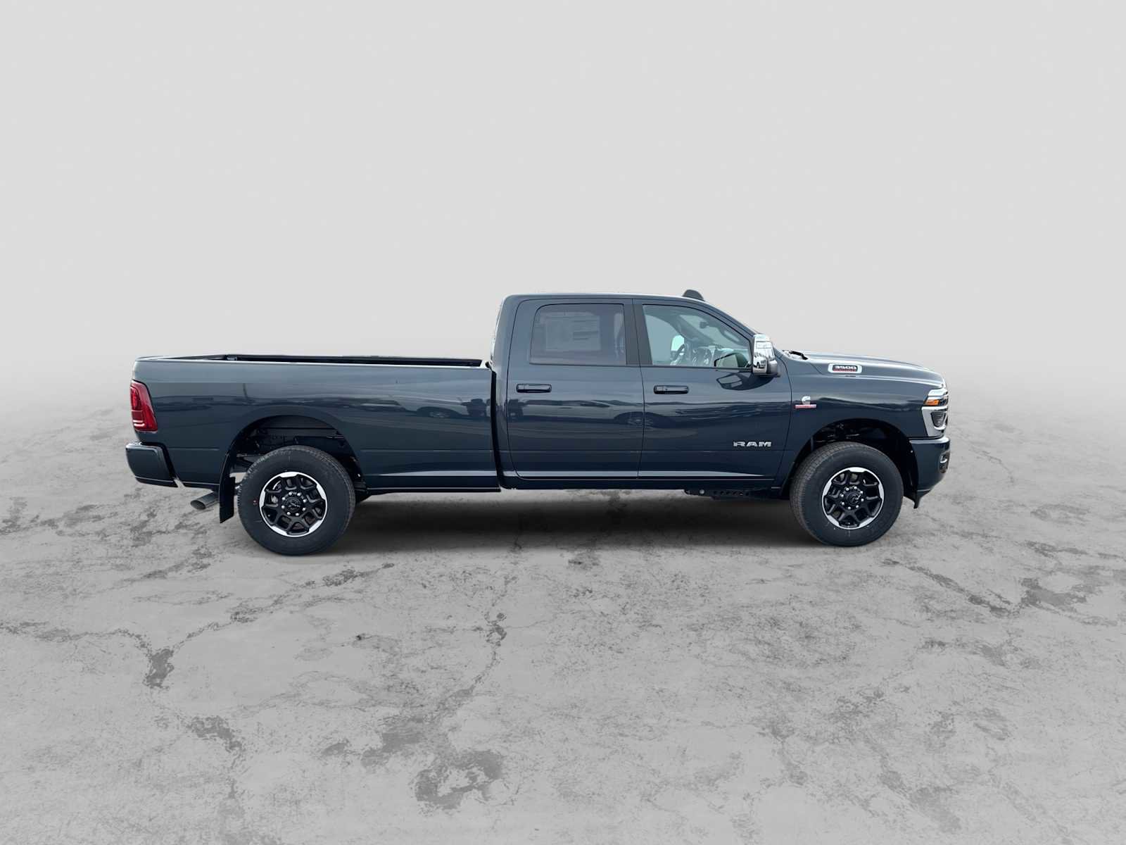 New 2026 RAM 3500 Laramie AWD/4WD image 9