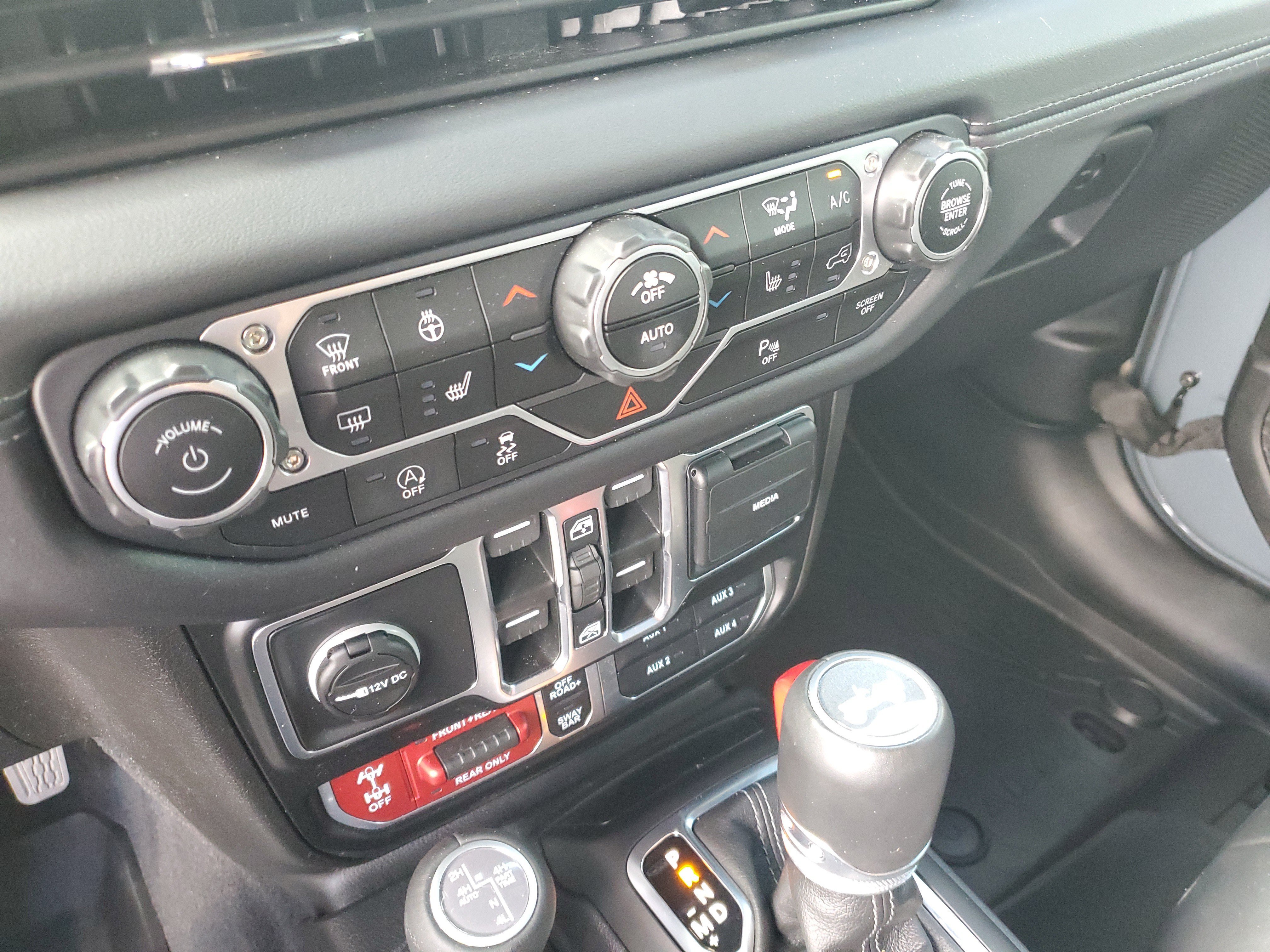 Used 2025 Jeep Wrangler Unlimited Rubicon AWD/4WD image 21