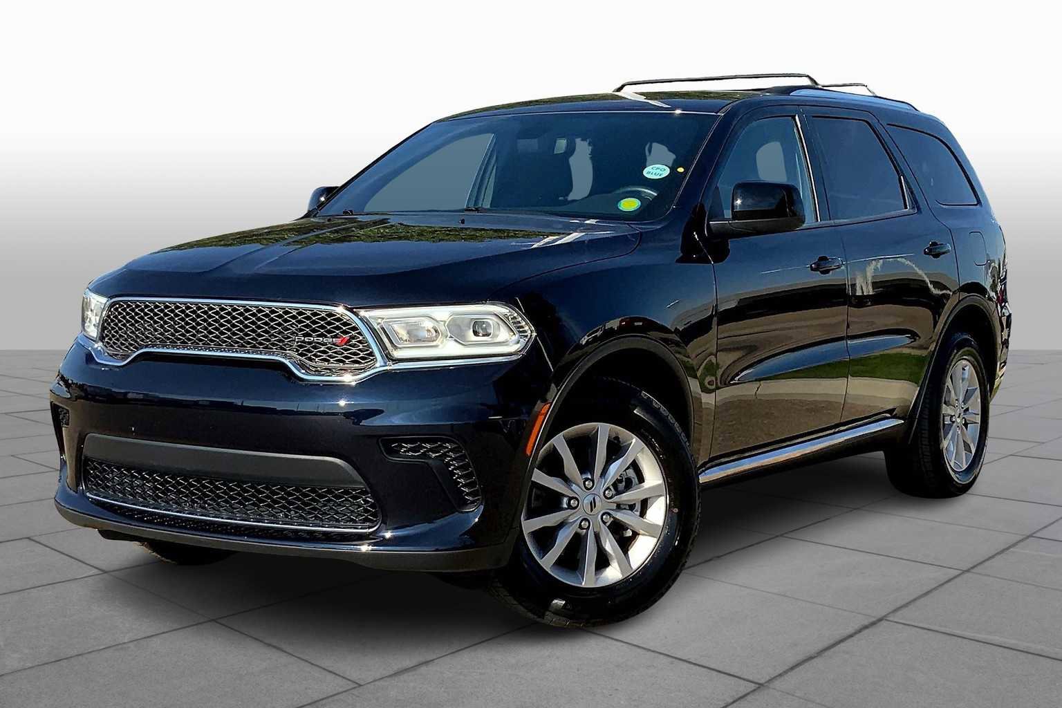 Used 2024 Dodge Durango SXT w/ 3rd Row Seating Group image 2