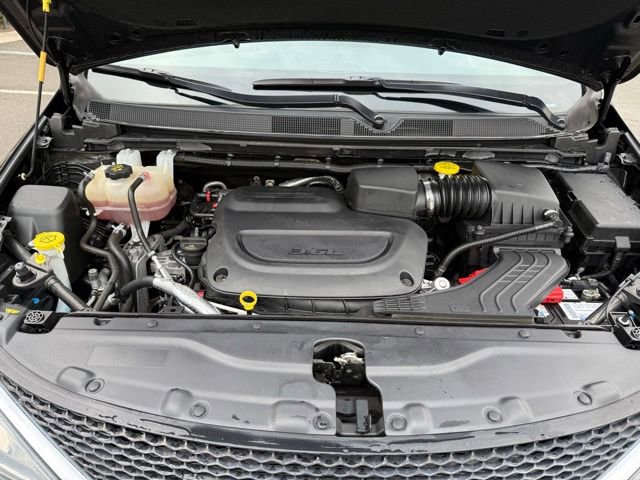 Used 2020 Chrysler Pacifica Limited FWD image 10