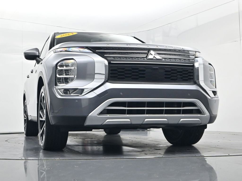 Used 2024 Mitsubishi Outlander SE image 39