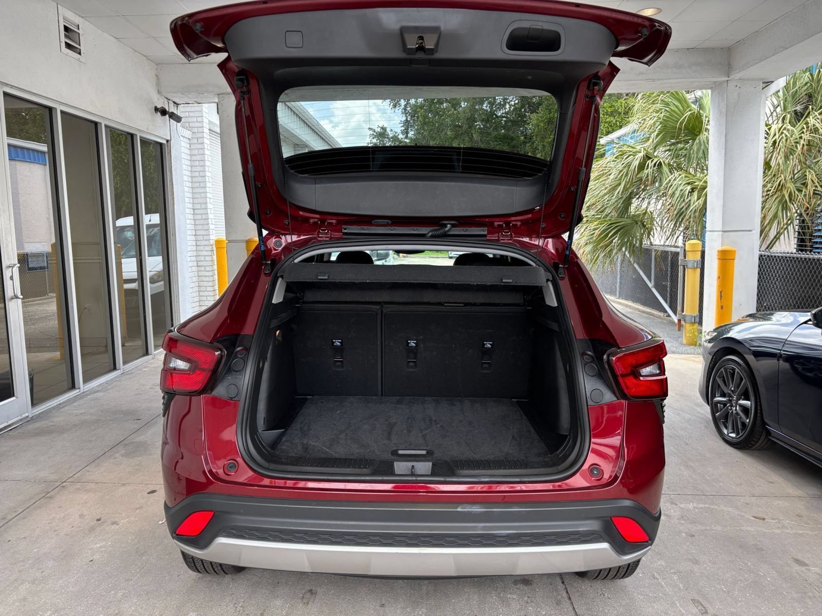 Used 2025 Chevrolet Trax LT w/ LT Convenience Package FWD image 30