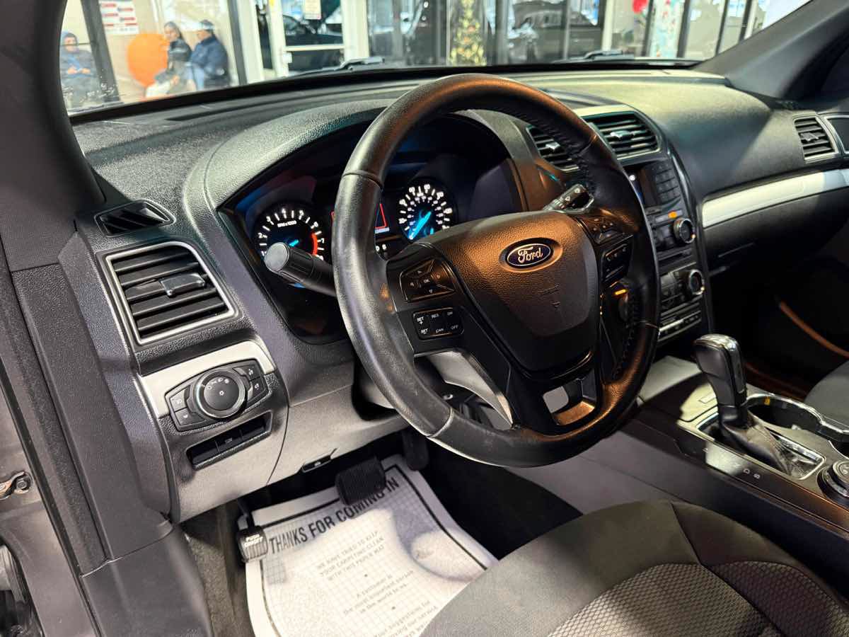 Used 2017 Ford Explorer XLT AWD/4WD image 11