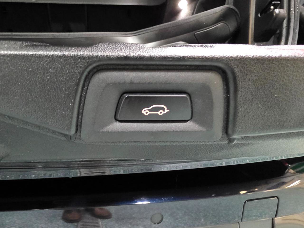 Used 2019 BMW X5 xDrive50i w/ M Sport Package image 26