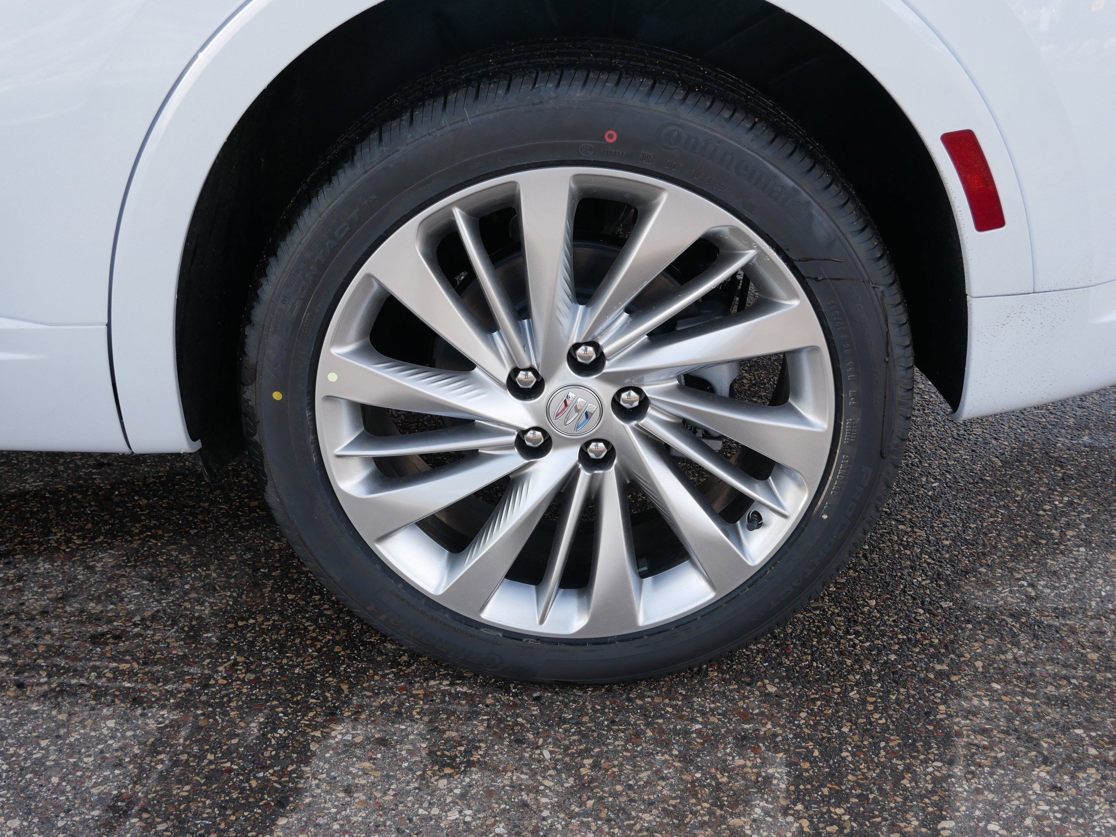 New 2026 Buick Envision Avenir image 3