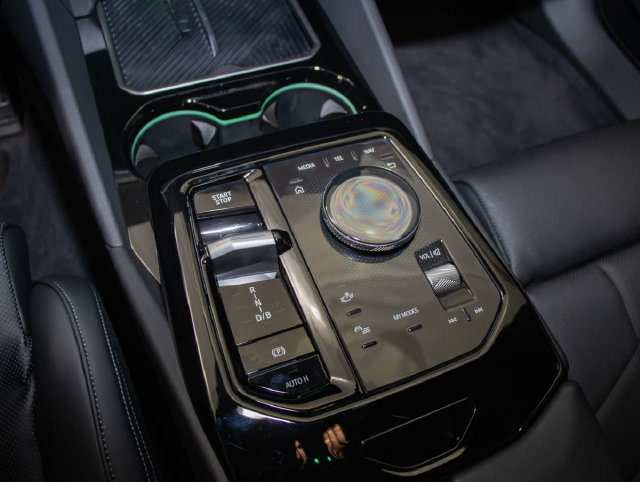 New 2026 BMW i5 M60 AWD/4WD image 17