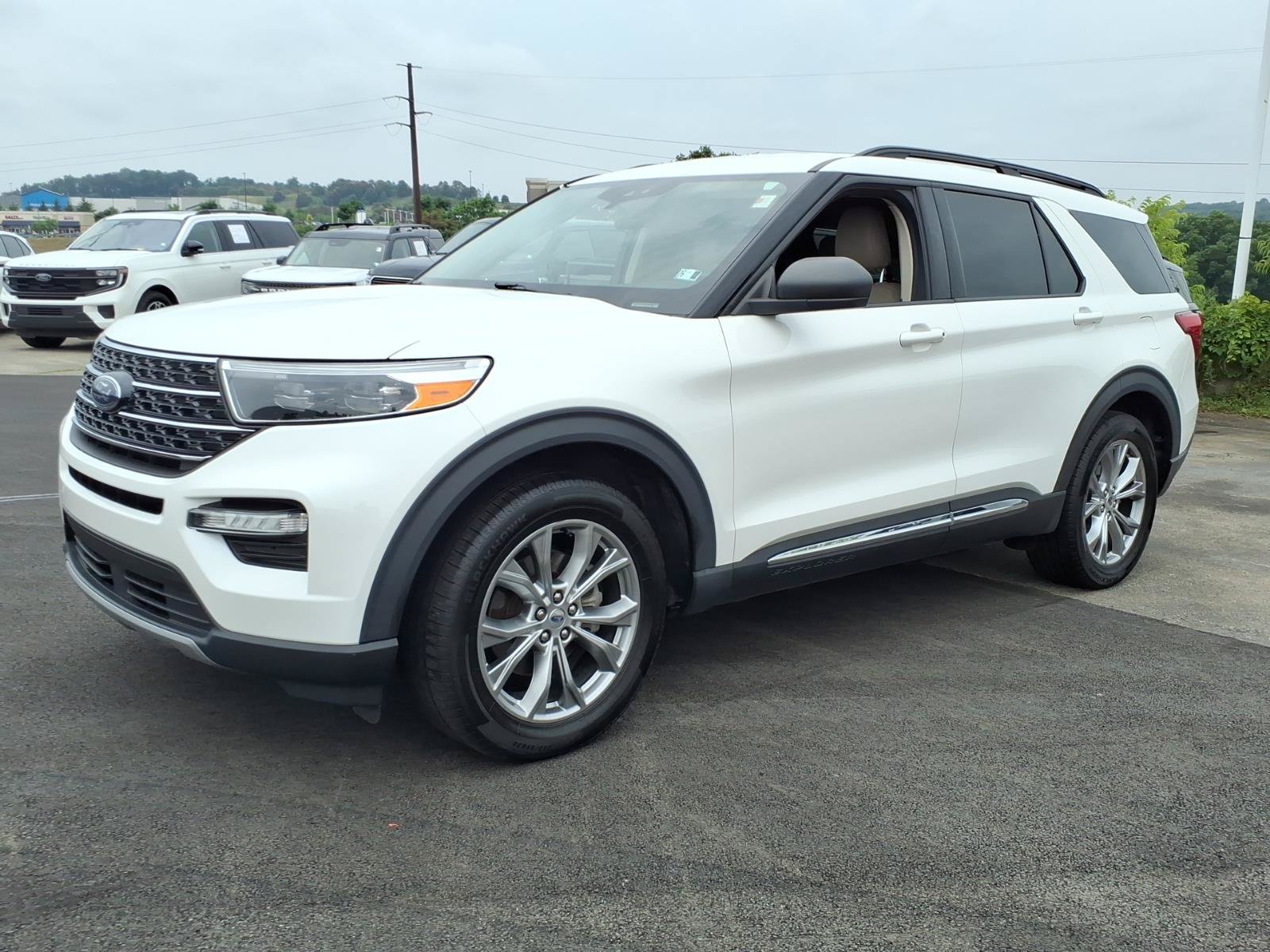 Used 2020 Ford Explorer XLT w/ Equipment Group 202A AWD/4WD image 3