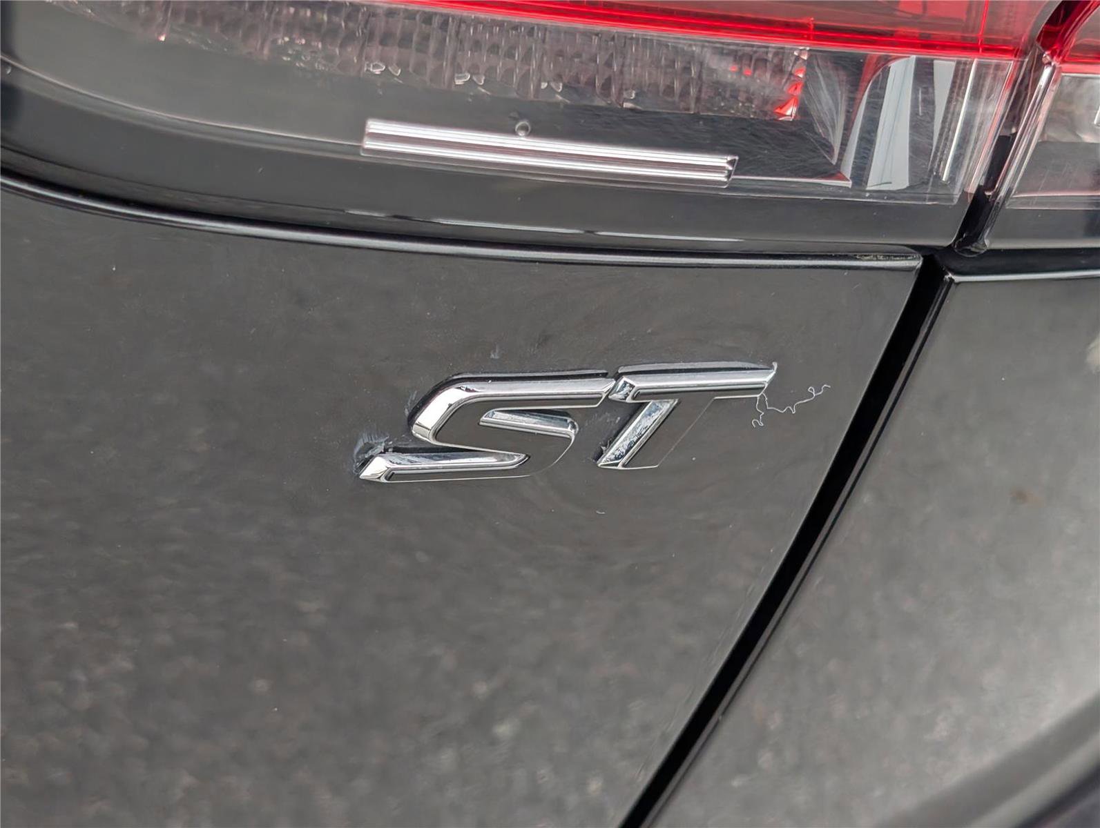 Used 2023 Buick Envision Essence w/ Sport Touring Package image 10