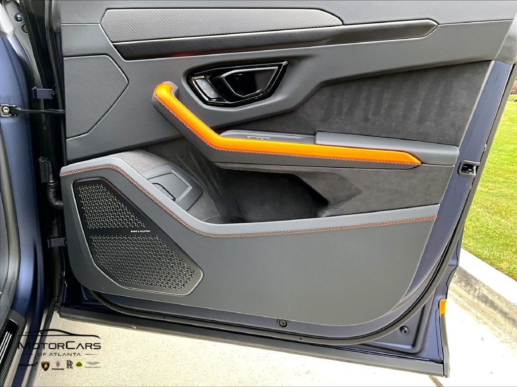 Used 2025 Lamborghini Urus SE AWD/4WD image 20