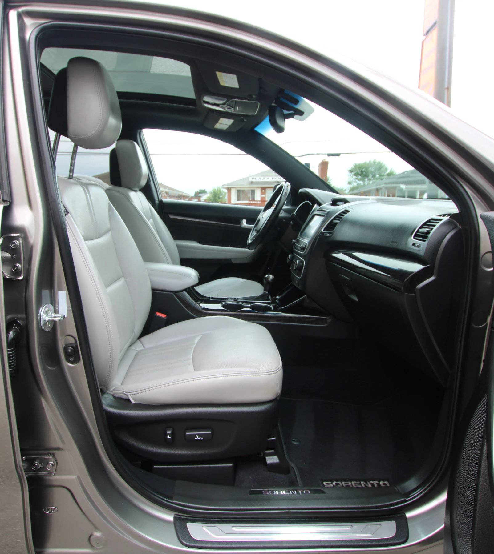 Used 2014 Kia Sorento SX w/ 3rd Row Package AWD/4WD image 10