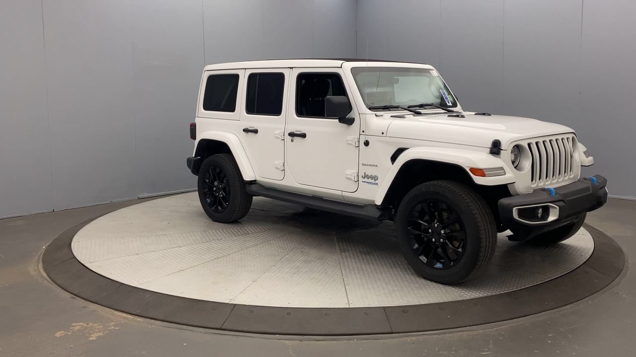 Used 2022 Jeep Wrangler Unlimited Sahara w/ Cold Weather Group AWD/4WD image 7