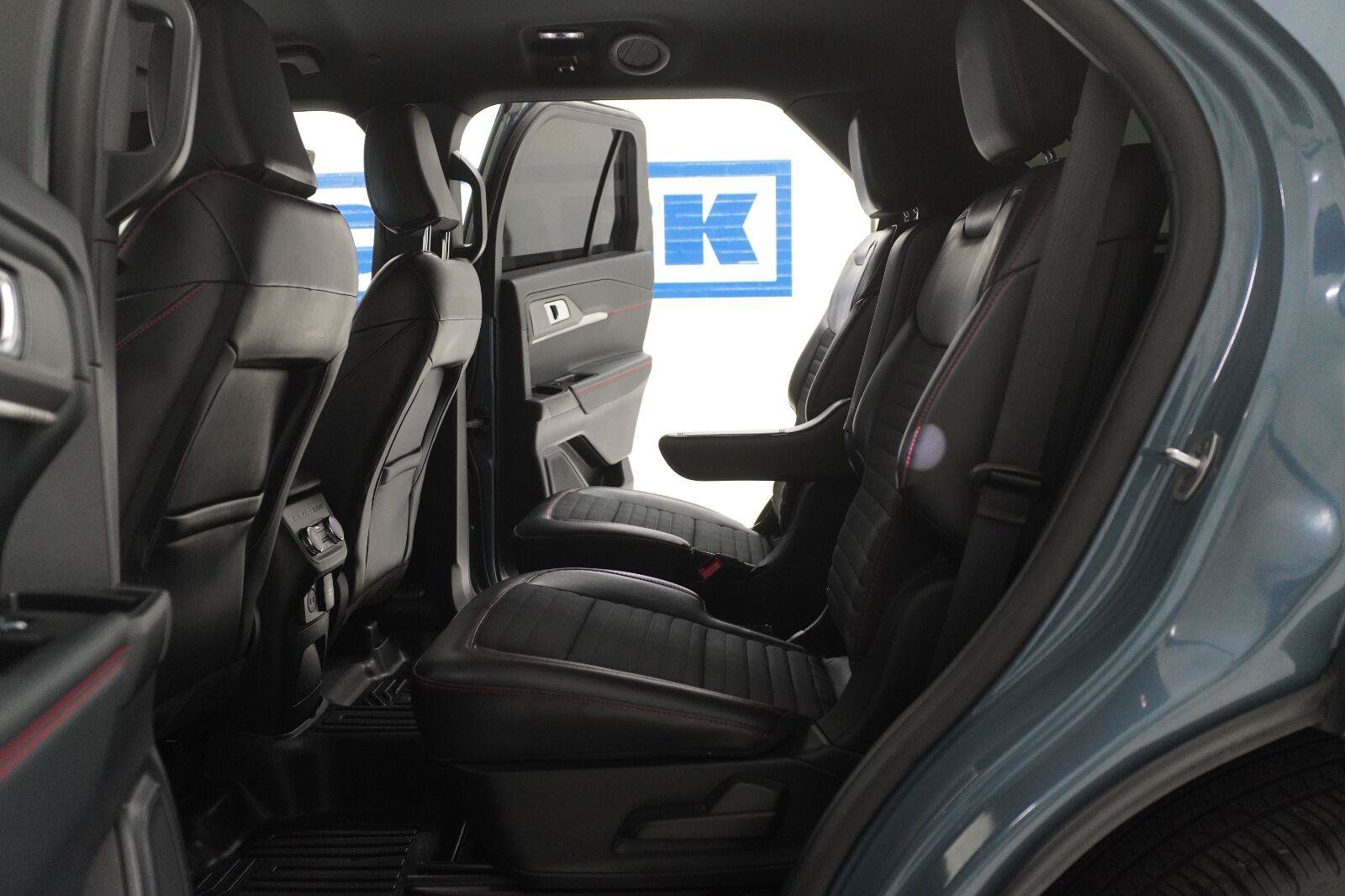 Used 2025 Ford Explorer ST-Line w/ Premium Package RWD image 24