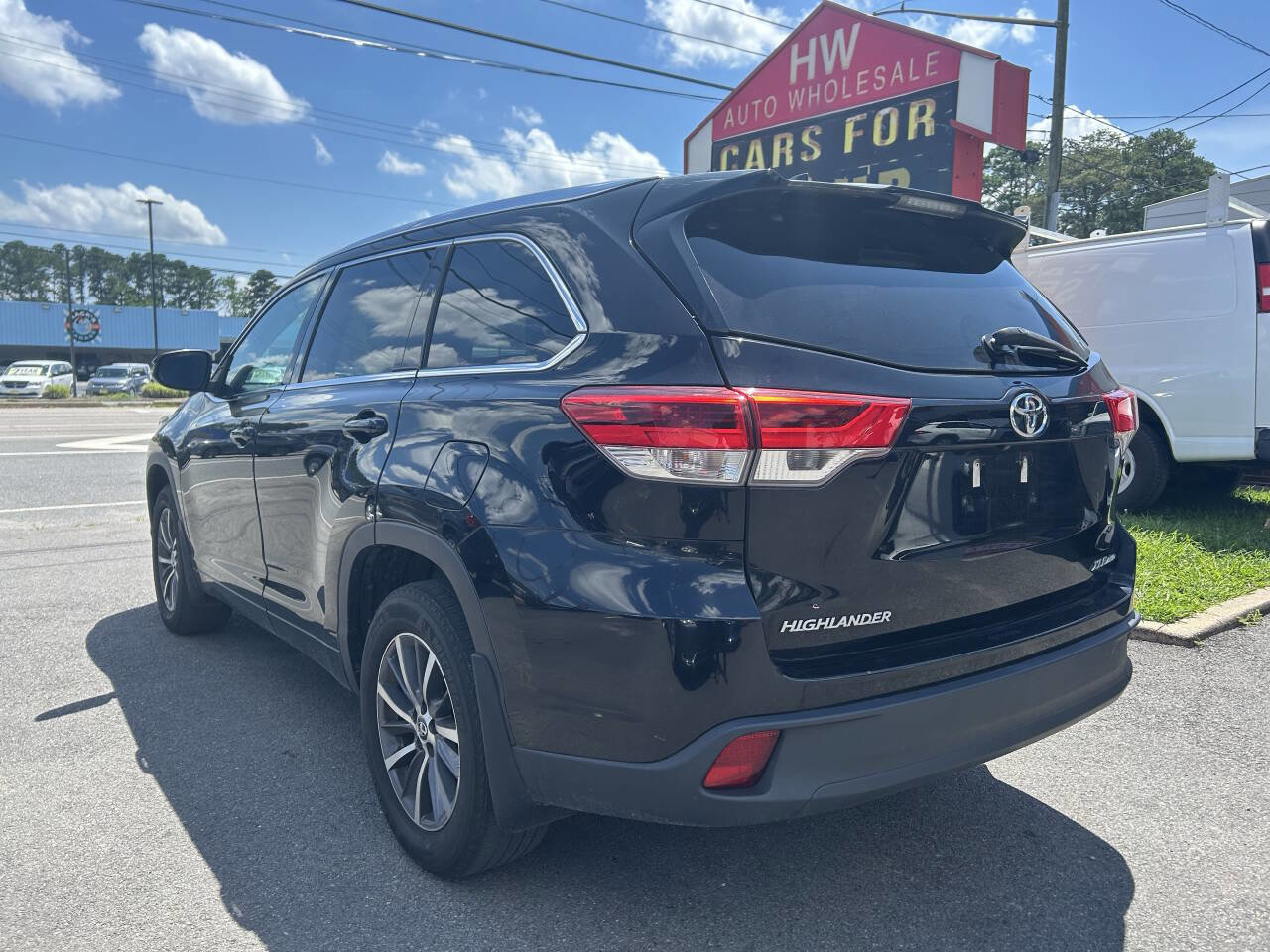 Used 2018 Toyota Highlander XLE image 7