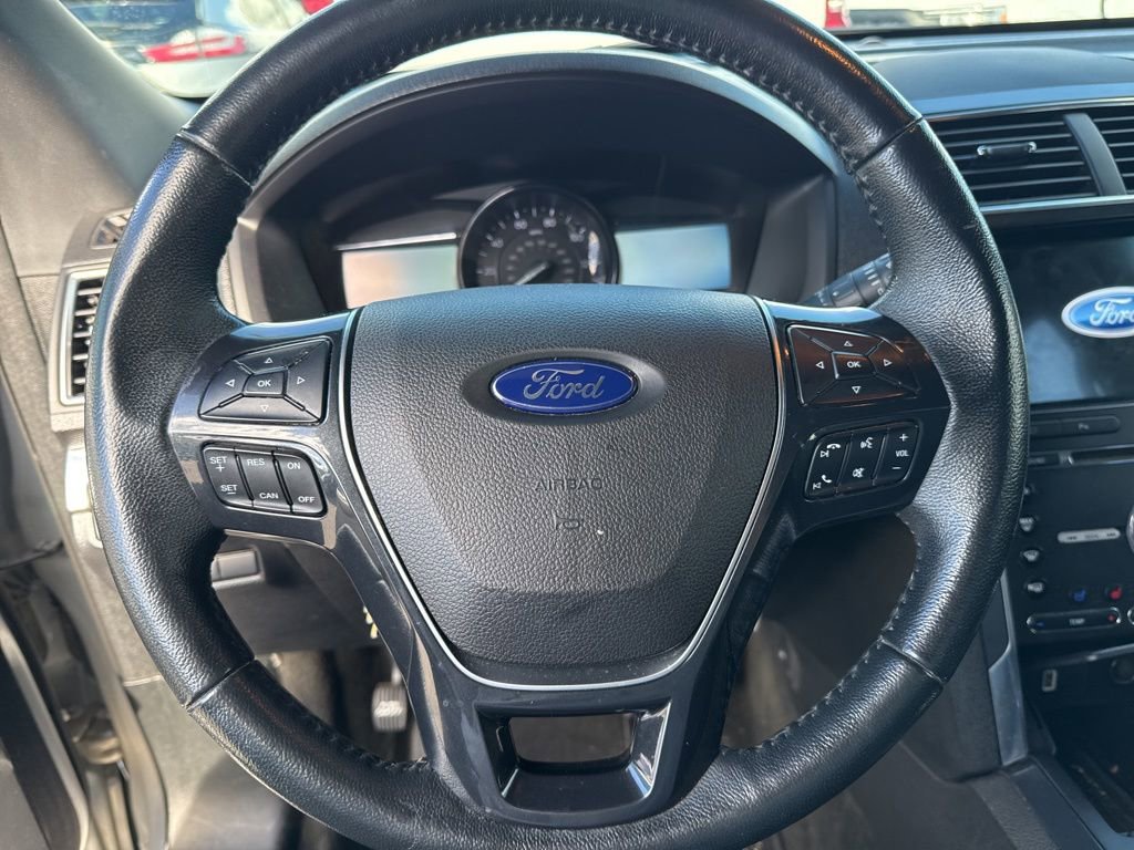 Used 2018 Ford Explorer Limited image 11