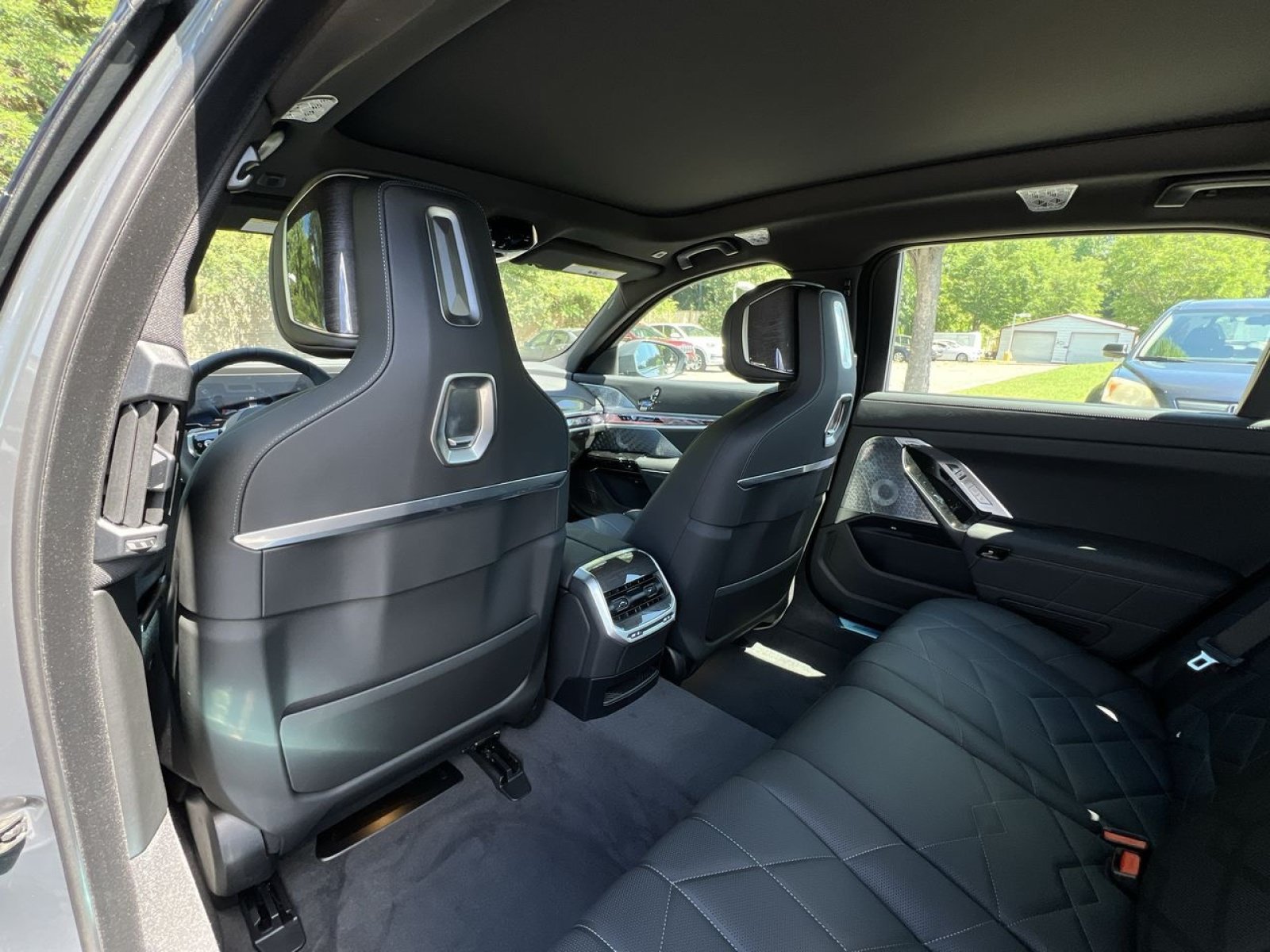 New 2026 BMW i7 xDrive60 w/ Executive Package AWD/4WD image 23