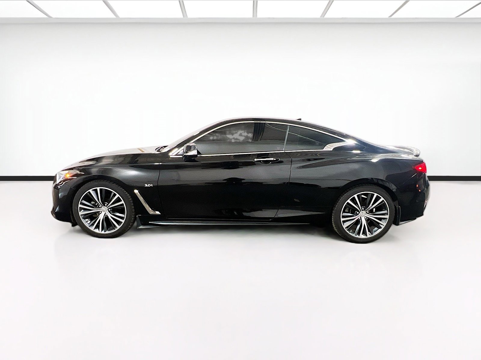 Used 2018 INFINITI Q60 3.0t Luxe w/ Sensory Package 3.0T Luxe RWD image 22