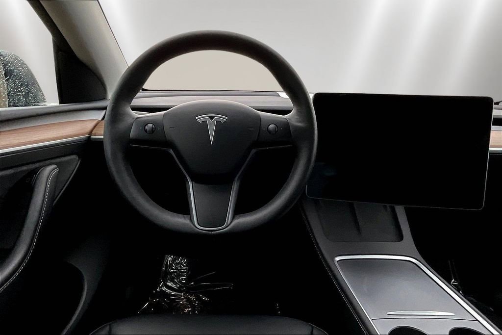 Used 2024 Tesla Model Y 2WD image 8
