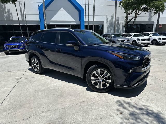Used 2024 Toyota Highlander XLE FWD image 31