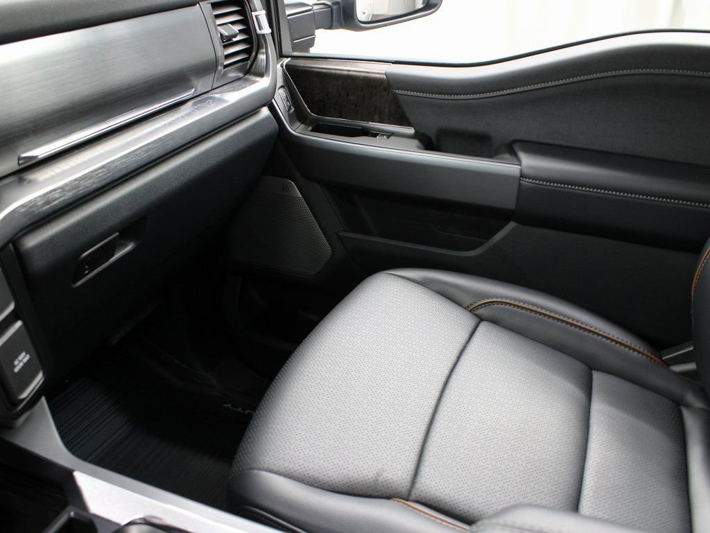 Used 2025 Ford F350 Lariat w/ Black Appearance Package image 32