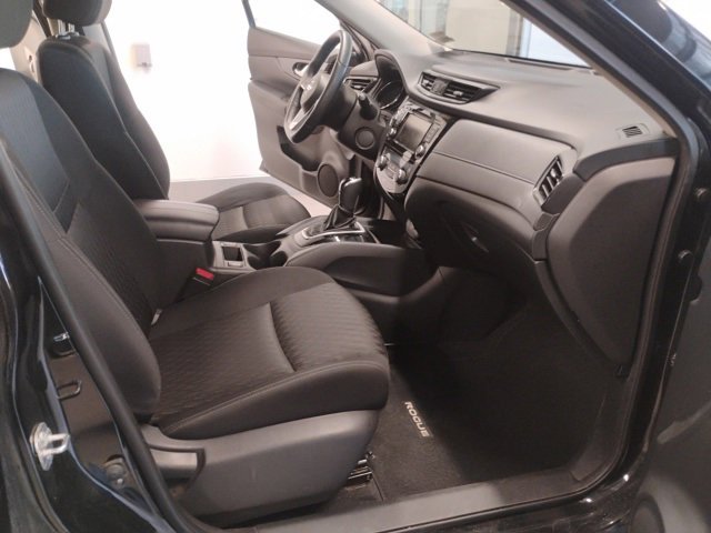 Used 2020 Nissan Rogue SV image 23