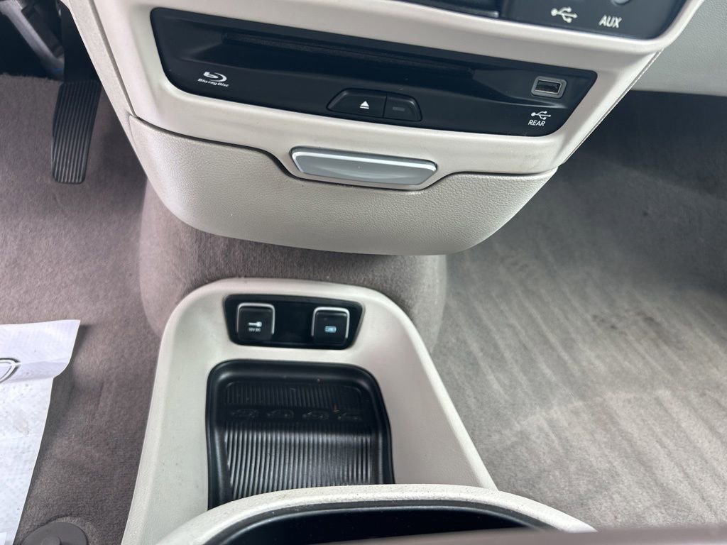 Used 2017 Chrysler Pacifica Touring-L Plus w/ Advanced Safetytec Group FWD image 13
