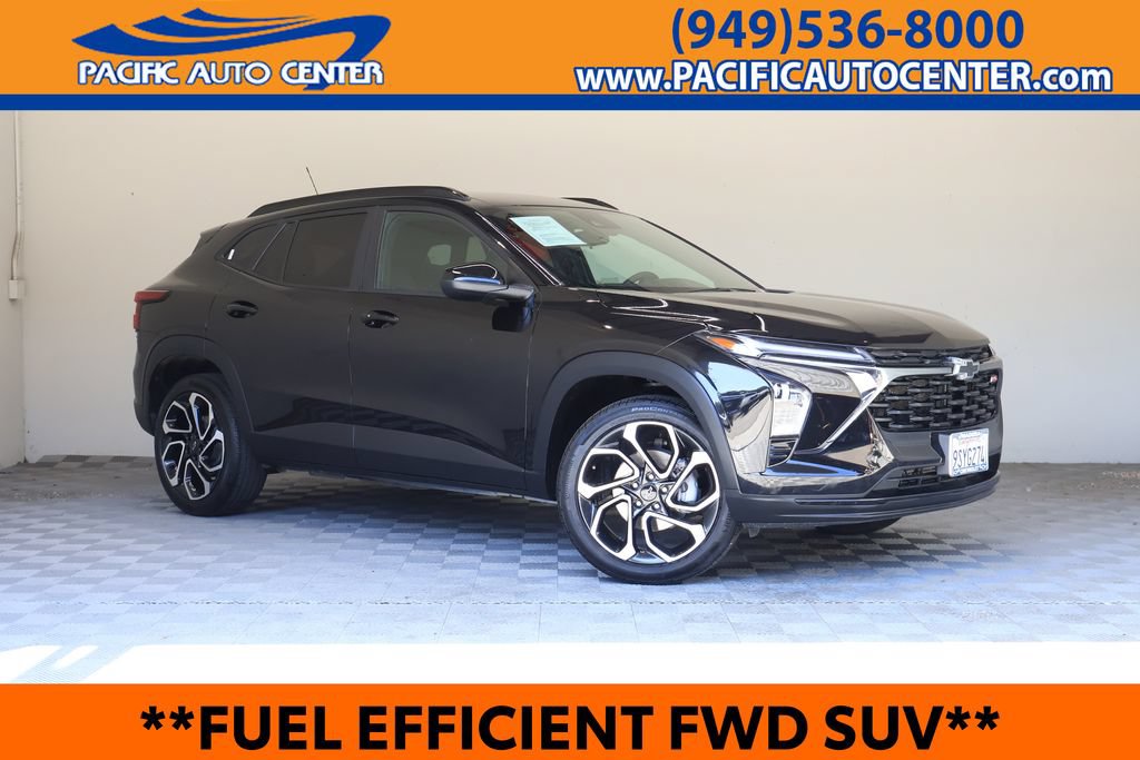 Used 2025 Chevrolet Trax RS w/ Driver Confidence Package FWD image 1