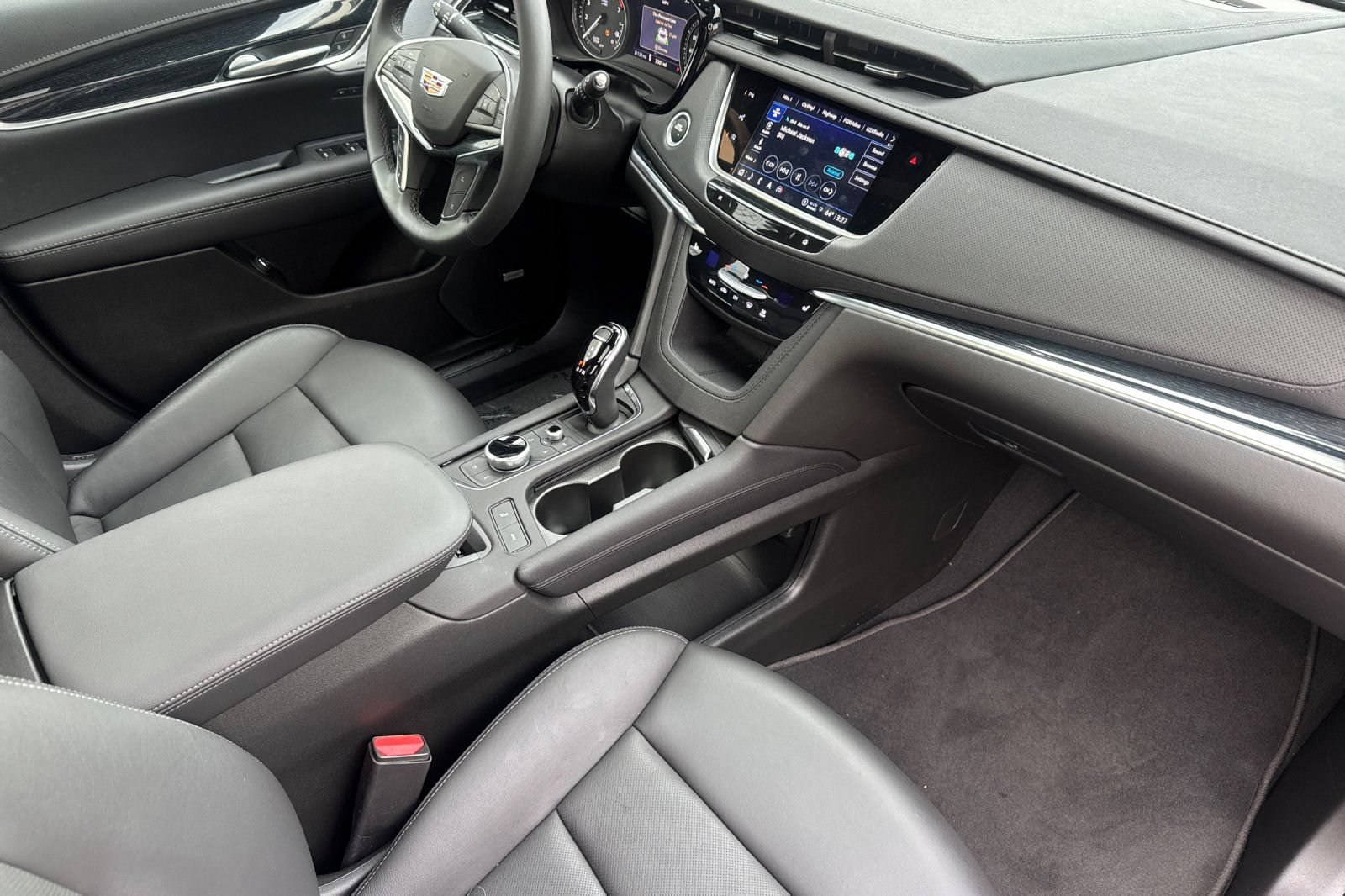 Used 2025 Cadillac XT5 Premium Luxury w/ LPO, Red Accent Package FWD image 18