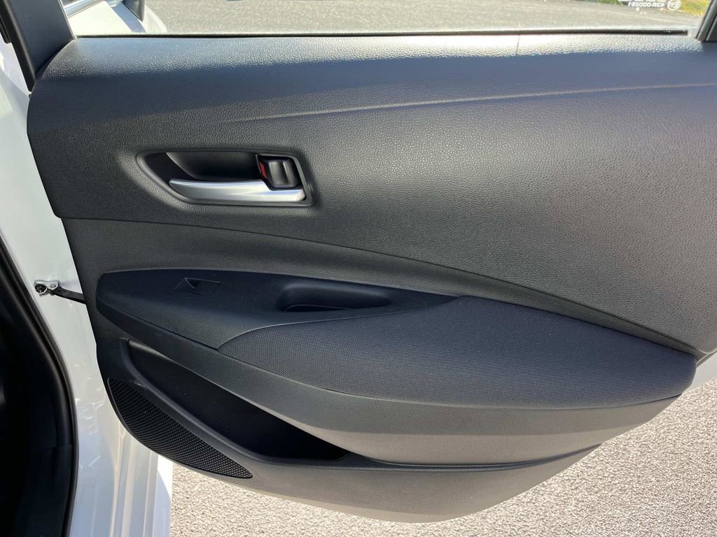 Used 2020 Toyota Corolla LE image 18
