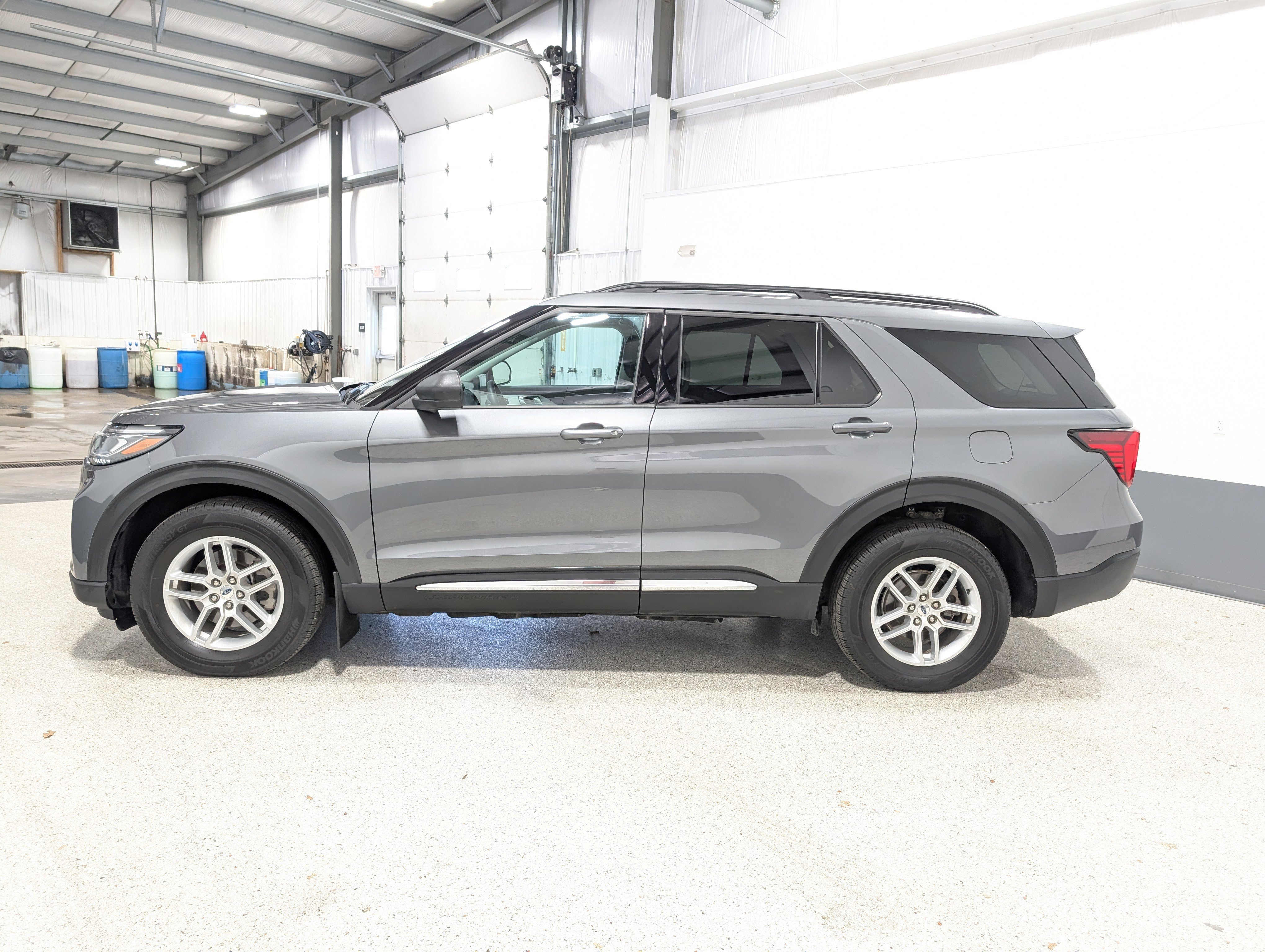 Used 2025 Ford Explorer Active image 6