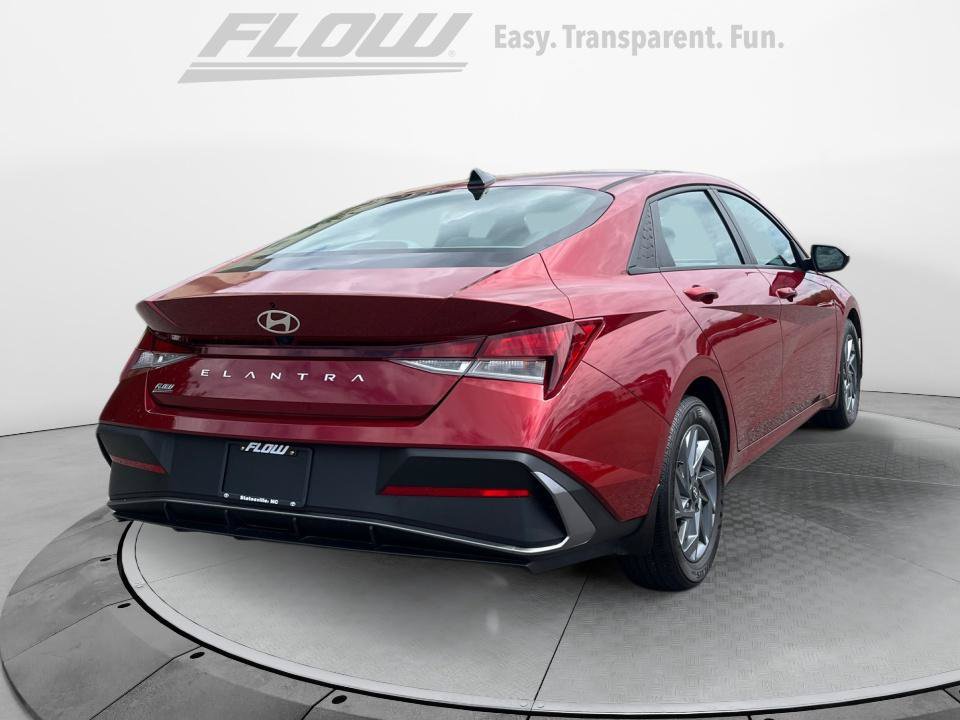 Used 2024 Hyundai Elantra SEL FWD image 9