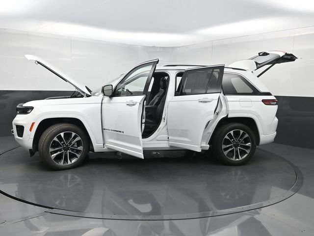 Used 2024 Jeep Grand Cherokee Overland w/ Trailer Tow Package AWD/4WD image 39
