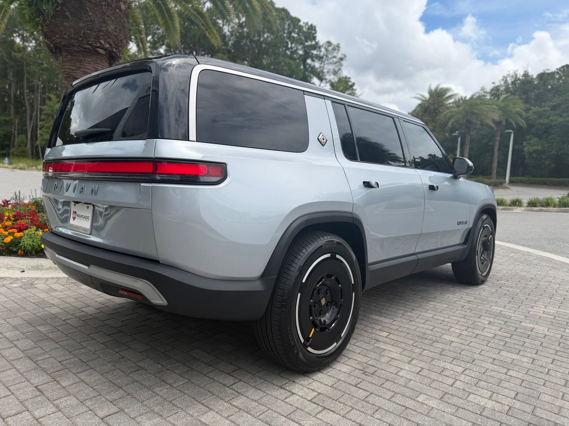 Used 2025 Rivian R1S Adventure AWD/4WD image 15