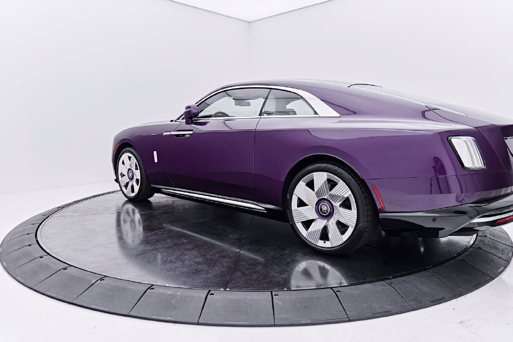 Used 2024 Rolls-Royce Spectre w/ Spectre Launch Package AWD/4WD image 11