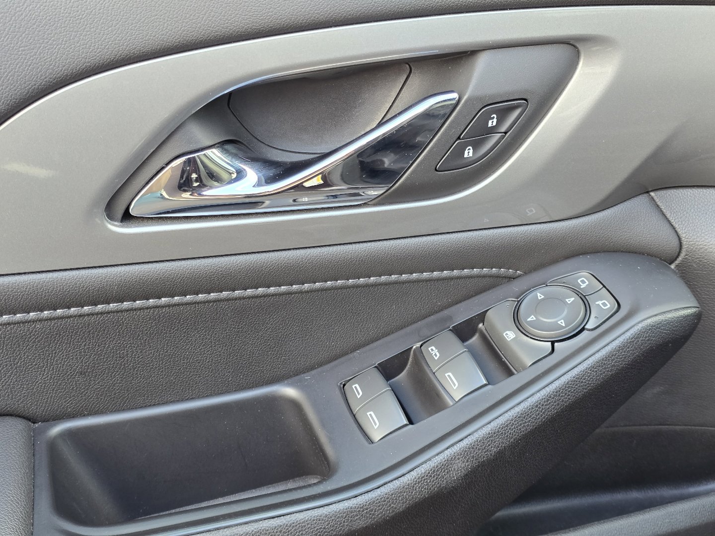 Used 2023 Chevrolet Traverse LT image 34