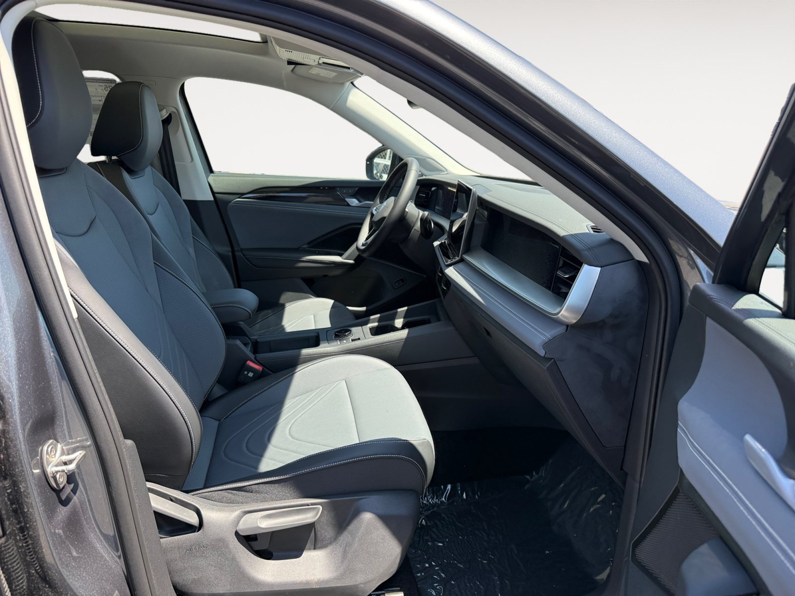 New 2026 Volkswagen Tiguan SE AWD/4WD image 19
