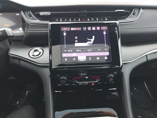 Used 2025 Jeep Grand Cherokee Laredo X image 21